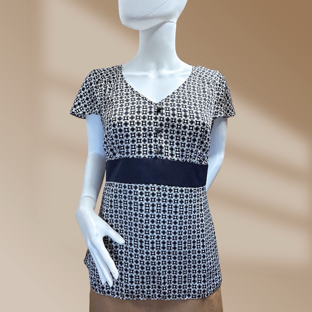 Loft Ladies Navy & White Cap Sleeve Stylish Chic Top Bold Waistband Sz 8